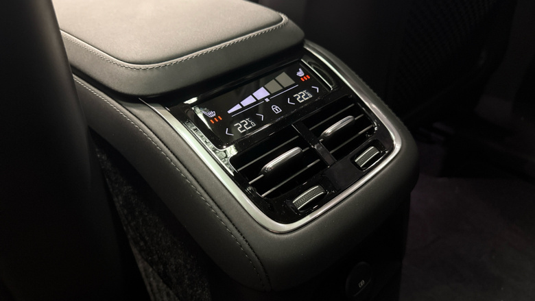 Volvo XC90 2.0 T8 PHEV Ultra Dark 5dr AWD Geartronic Estate